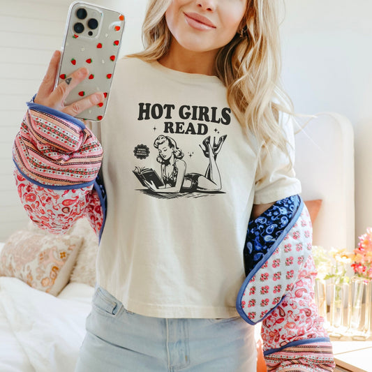 Hot Girls Read Heavyweight Comfort Colors Boxy Cropped Shirt - Starry Skies Austin