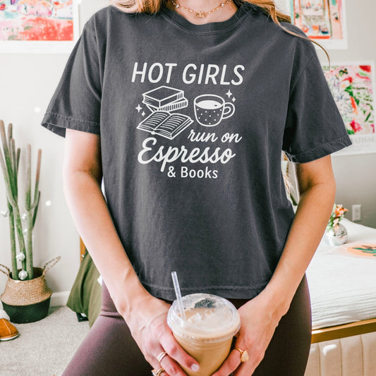 Hot Girls Run On Espresso And Books Heavyweight Comfort Colors Boxy Cropped Shirt - Starry Skies Austin