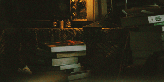 Gothic Cozy Reading Nooks Amplify Your Fantasy Romance Vibes - Starry Skies Austin