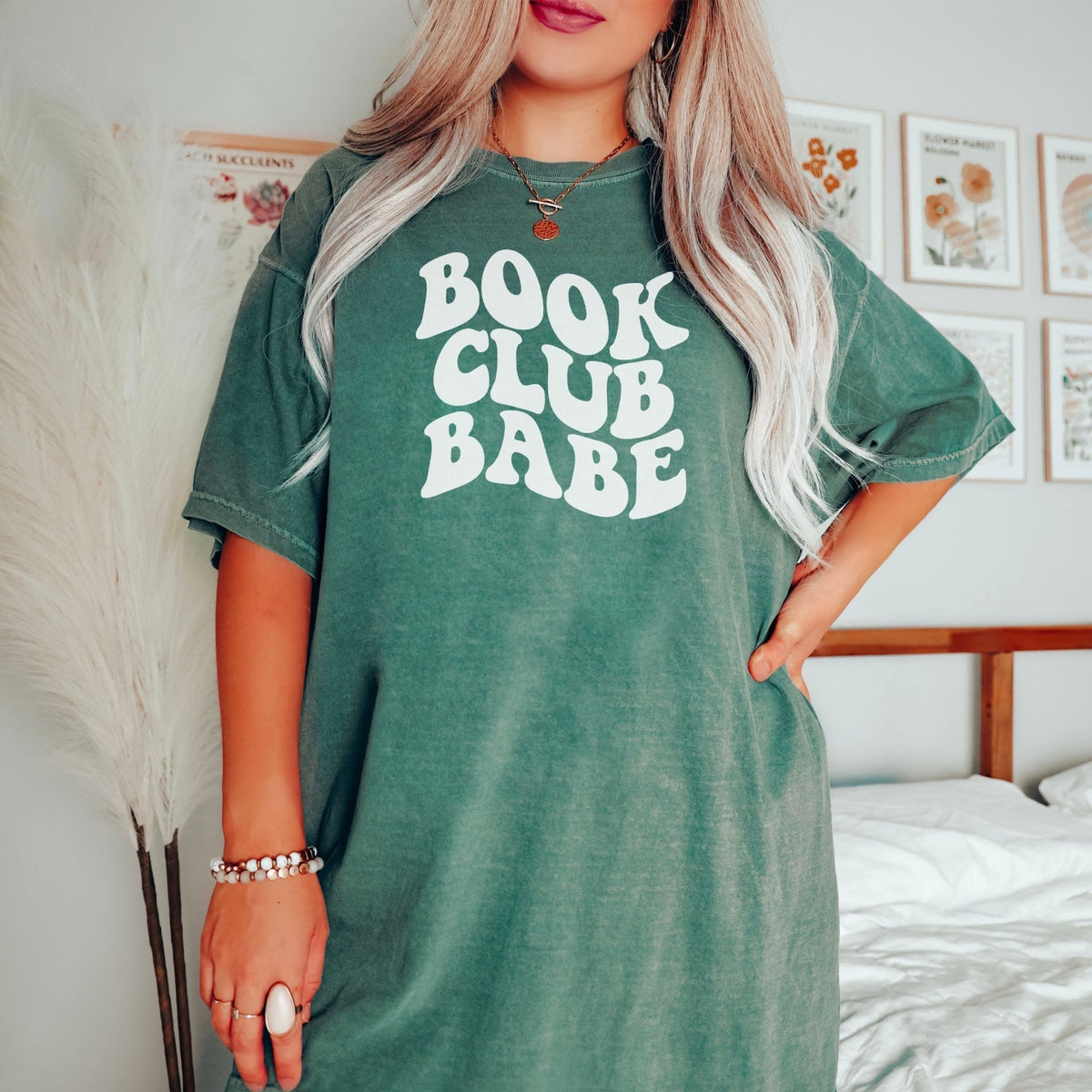 Book Club Babe Heavyweight Comfort Colors Shirt - Starry Skies Austin