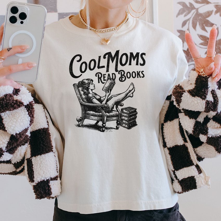 Cool Moms Read Books Heavyweight Comfort Colors Boxy Cropped Shirt - Starry Skies Austin