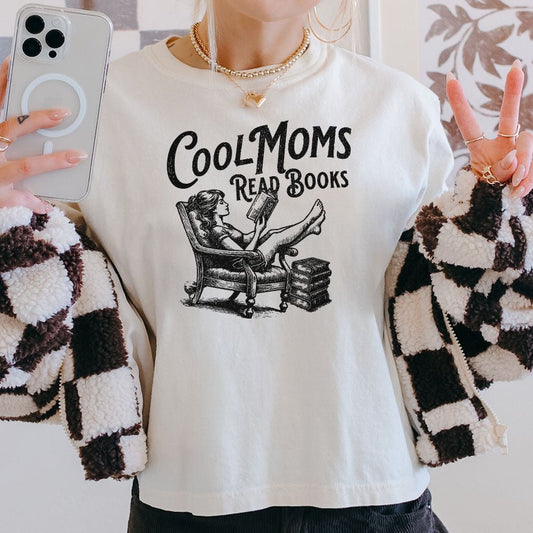 Cool Moms Read Books Heavyweight Comfort Colors Boxy Cropped Shirt - Starry Skies Austin