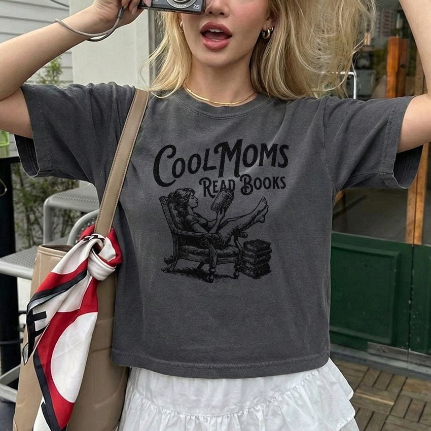 Cool Moms Read Books Heavyweight Comfort Colors Boxy Cropped Shirt - Starry Skies Austin