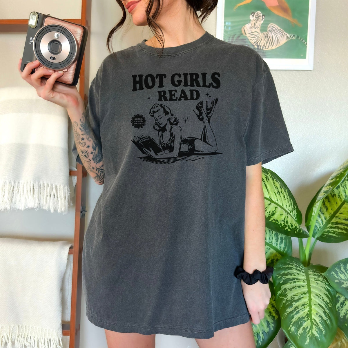 Hot Girls Read Heavyweight Comfort Colors Shirt - Starry Skies Austin