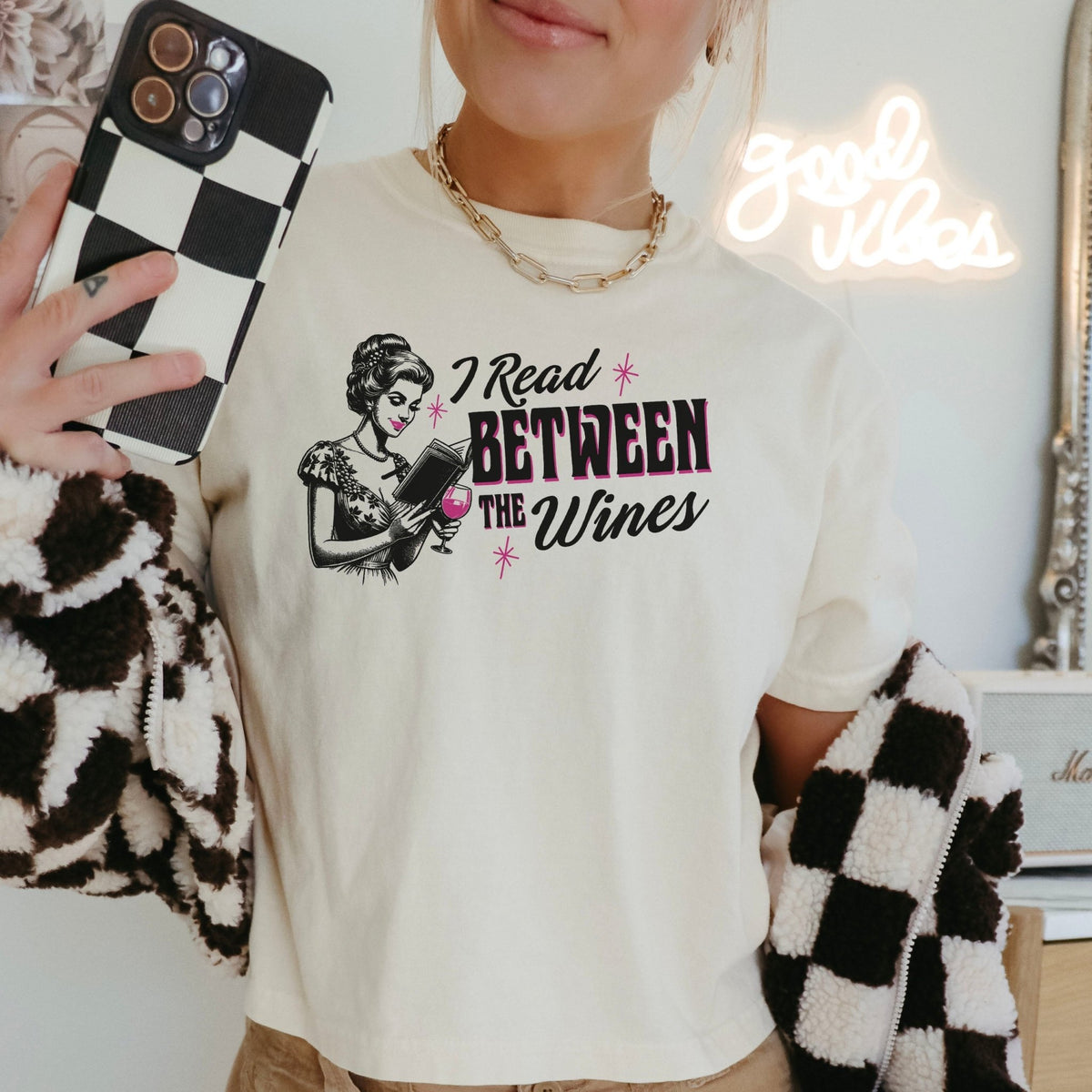 I Read Between The Wines Heavyweight Comfort Colors Boxy Cropped Shirt - Starry Skies Austin