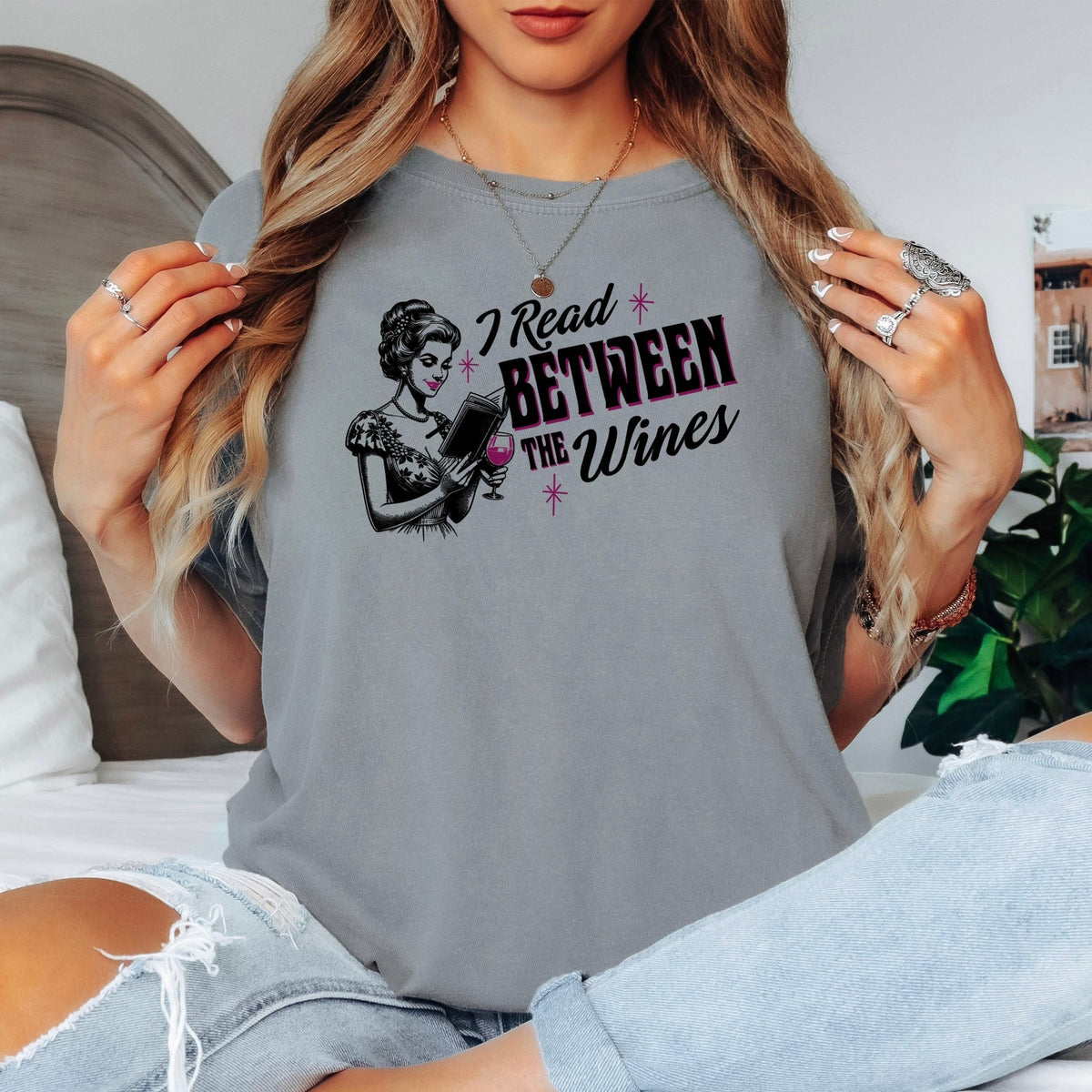 I Read Between The Wines Heavyweight Comfort Colors Shirt - Starry Skies Austin