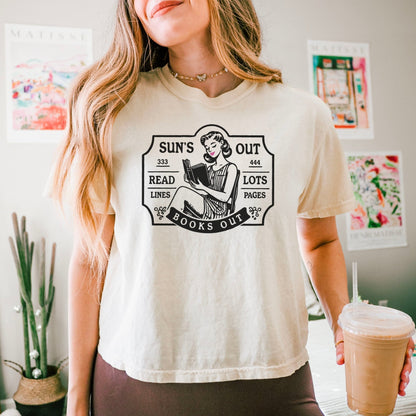 Sun’s Out Books Out Retro Summer Bookish Comfort Colors Boxy Cropped Shirt - Starry Skies Austin