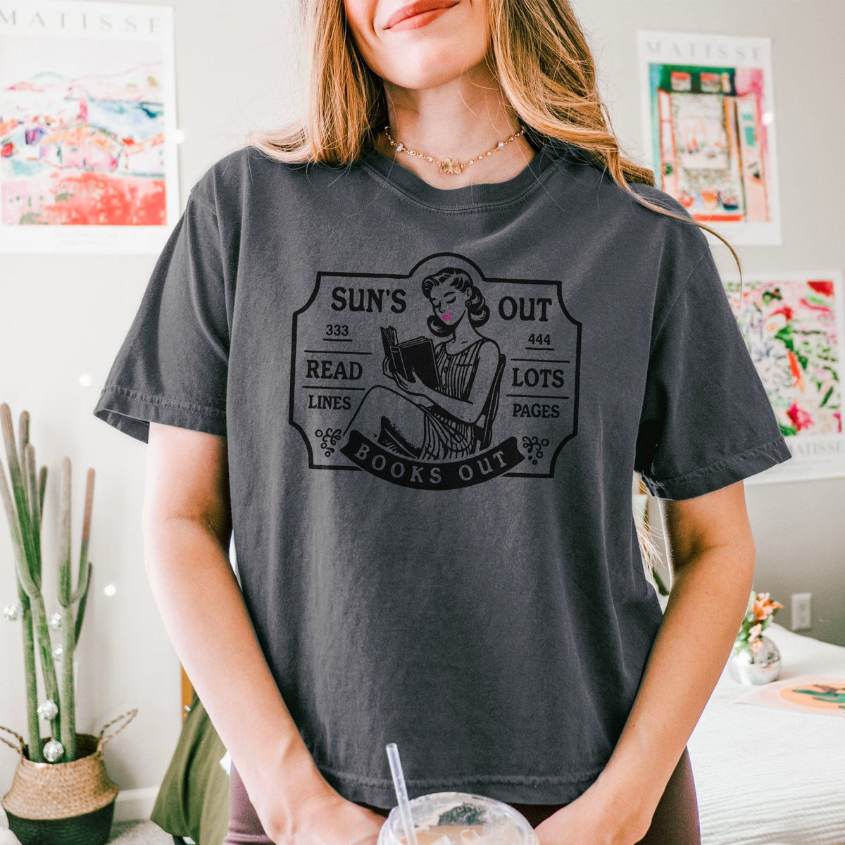 Sun’s Out Books Out Retro Summer Bookish Comfort Colors Boxy Cropped Shirt - Starry Skies Austin